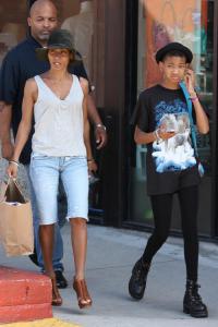 *EXCLUSIVE* Jada and Willow go shopping in Santa Monica
